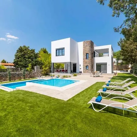 Sleeps 7 Pool Air Con Wifi * ラルドス