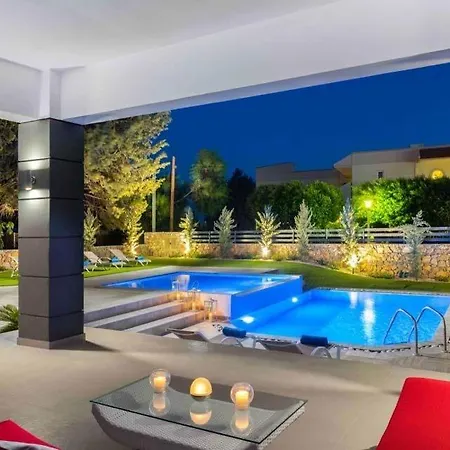 ヴィラ Sleeps 7 Pool Air Con Wifi *