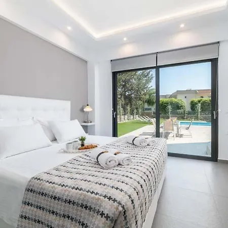 Sleeps 7 Pool Air Con Wifi ヴィラ *