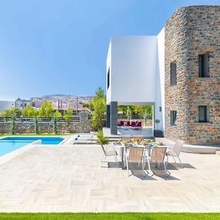 Sleeps 7 Pool Air Con Wifi Lardos