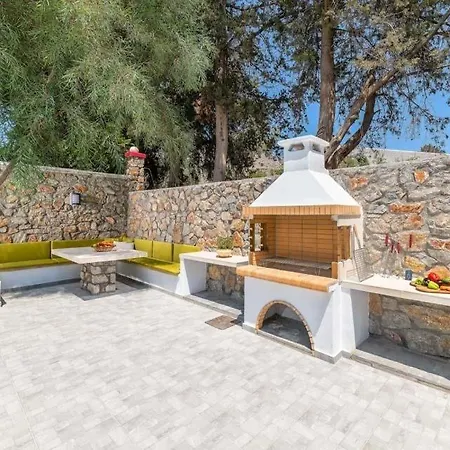 Sleeps 7 Pool Air Con Wifi Lardos