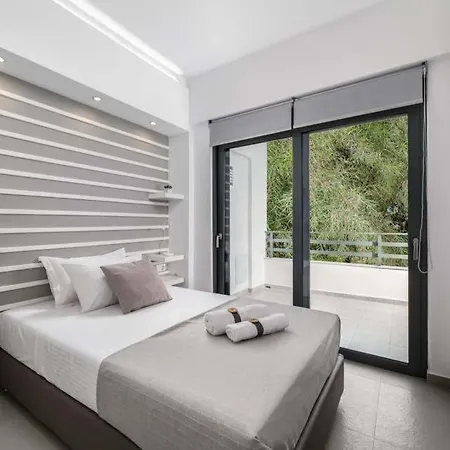 Sleeps 7 Pool Air Con Wifi * Lardos